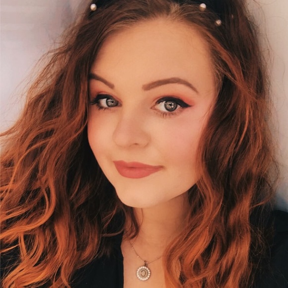 Meet your Posher, Chloe - Picture 5 of 6